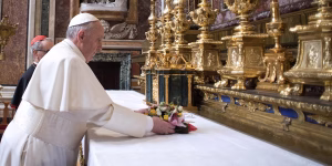 Papa Francisco, Santa Maria Maggiore, 14 de março de 2013 @ VATICAN MEDIA