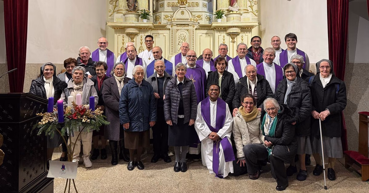 Salesianos, Filhas de Maria Auxiliadora e Voluntárias de Dom Bosco reunidos em retiro de preparação do Natal