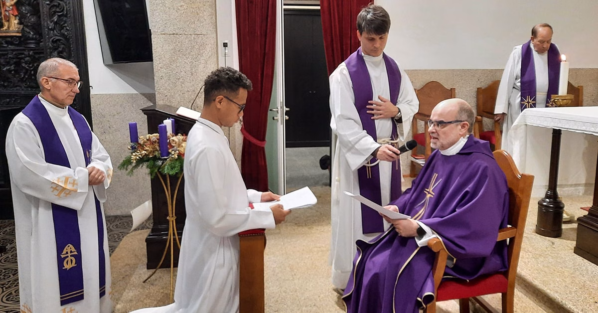 Salesianos, Filhas de Maria Auxiliadora e Voluntárias de Dom Bosco reunidos em retiro de preparação do Natal