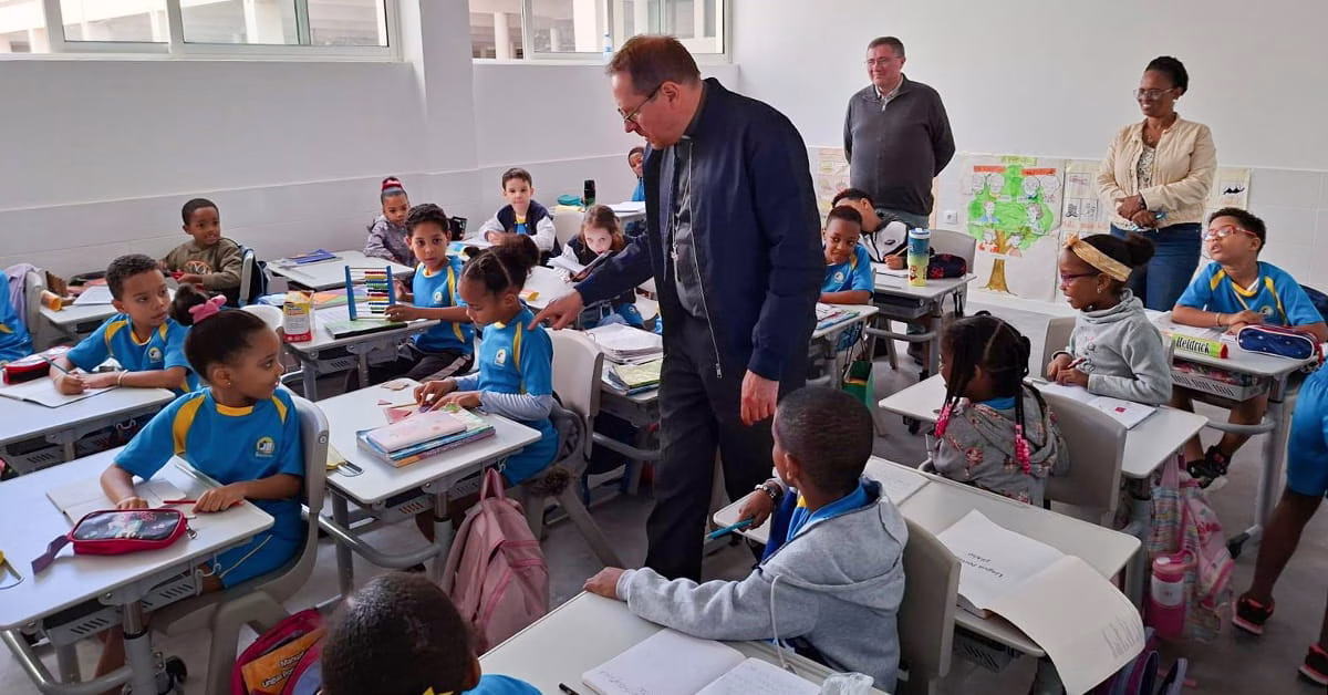 Cabo Verde: Núncio Apostólico visita Escola Salesiana