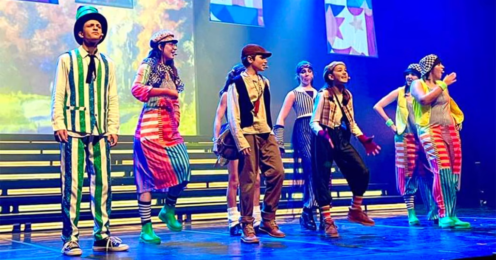 Musical Saltimbanco apresentado no Teatro Garcia de Resende