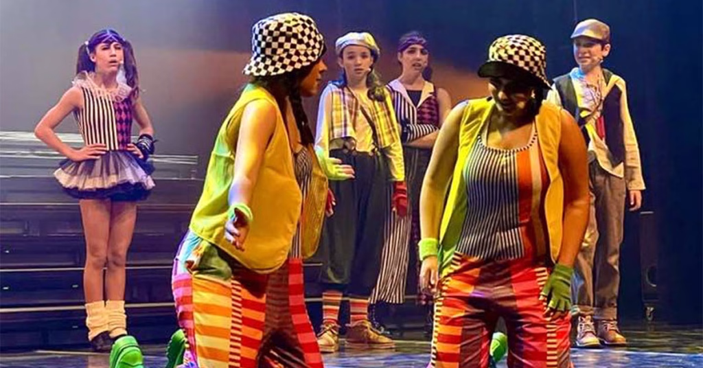 Musical Saltimbanco apresentado no Teatro Garcia de Resende