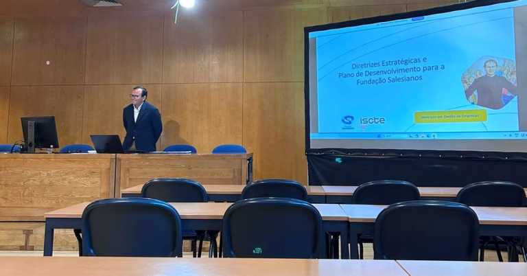 Pe. Diogo Almeida apresenta tese de mestrado sobre o desenvolvimento estratégico da Fundação Salesianos