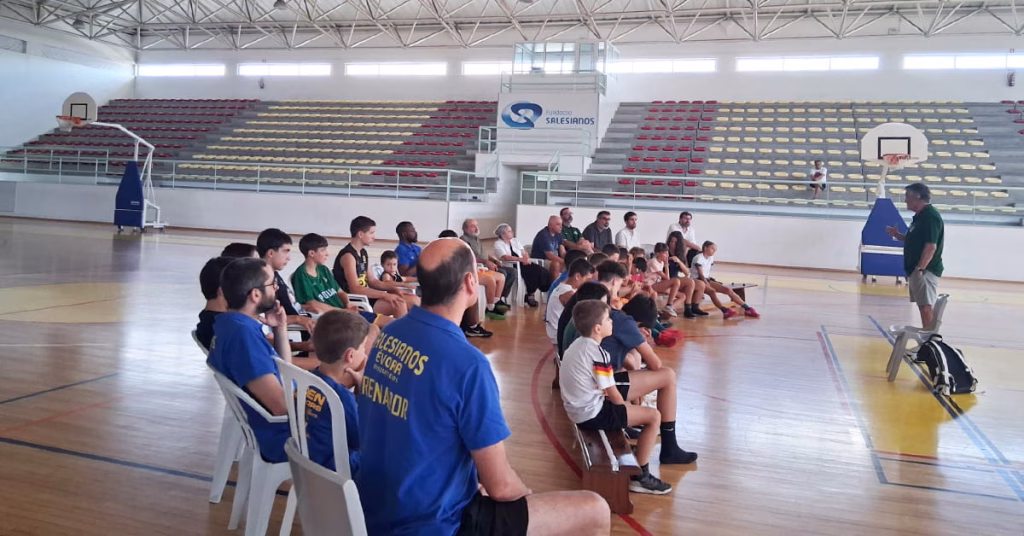 Selecionador Nacional de basquetebol, Mário Gomes, nos Salesianos de Évora