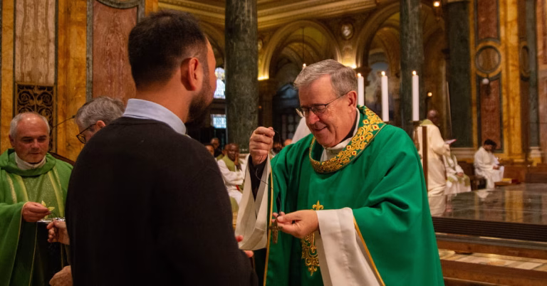 Partida emotiva de 28 religiosos para as Missões