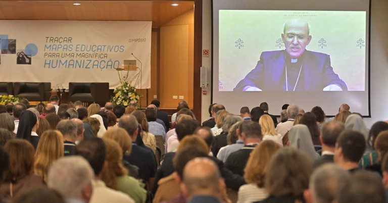 Simpósio sobre Educação junta mais de 400 educadores